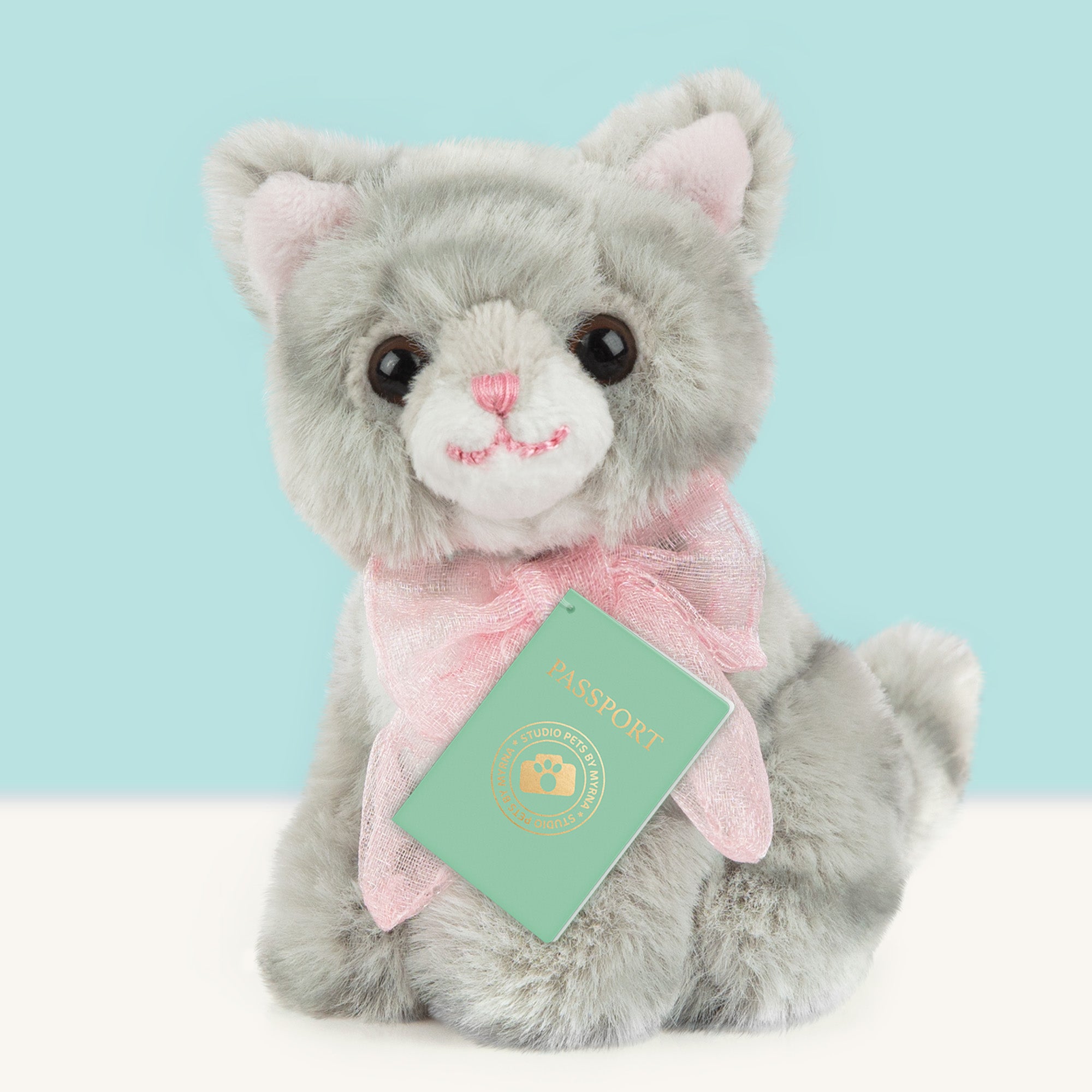 Mini Kattenknuffeltje Bella met Koffertje -  Jouw Schattige Britse Korthaar Kitten!
