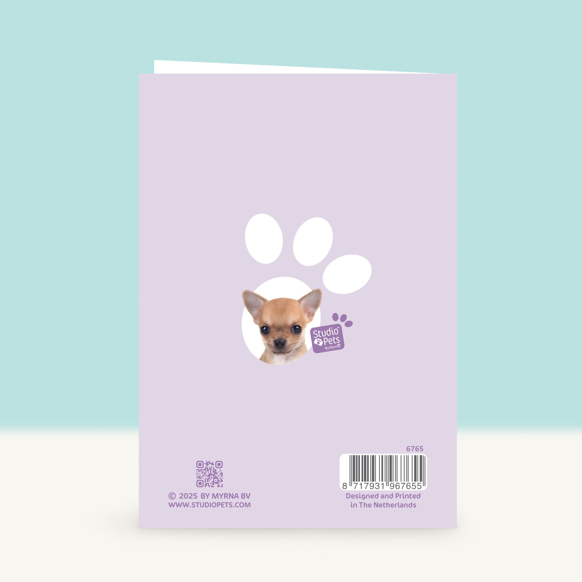 Wenskaart “Hop in Let’s Party” met de Chihuahua puppy