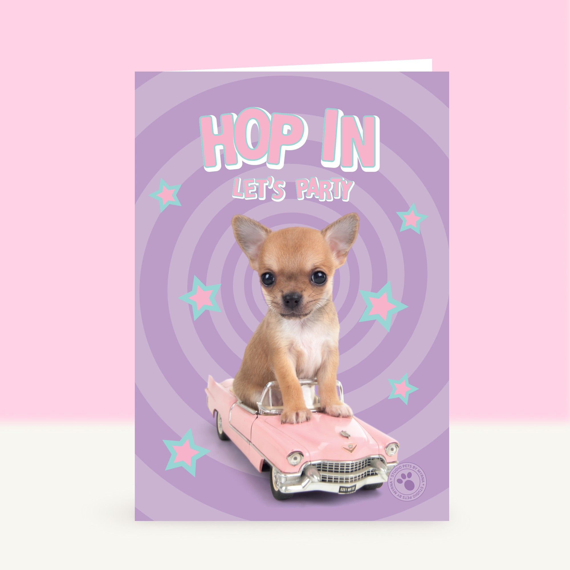 Wenskaart “Hop in Let’s Party” met de Chihuahua puppy