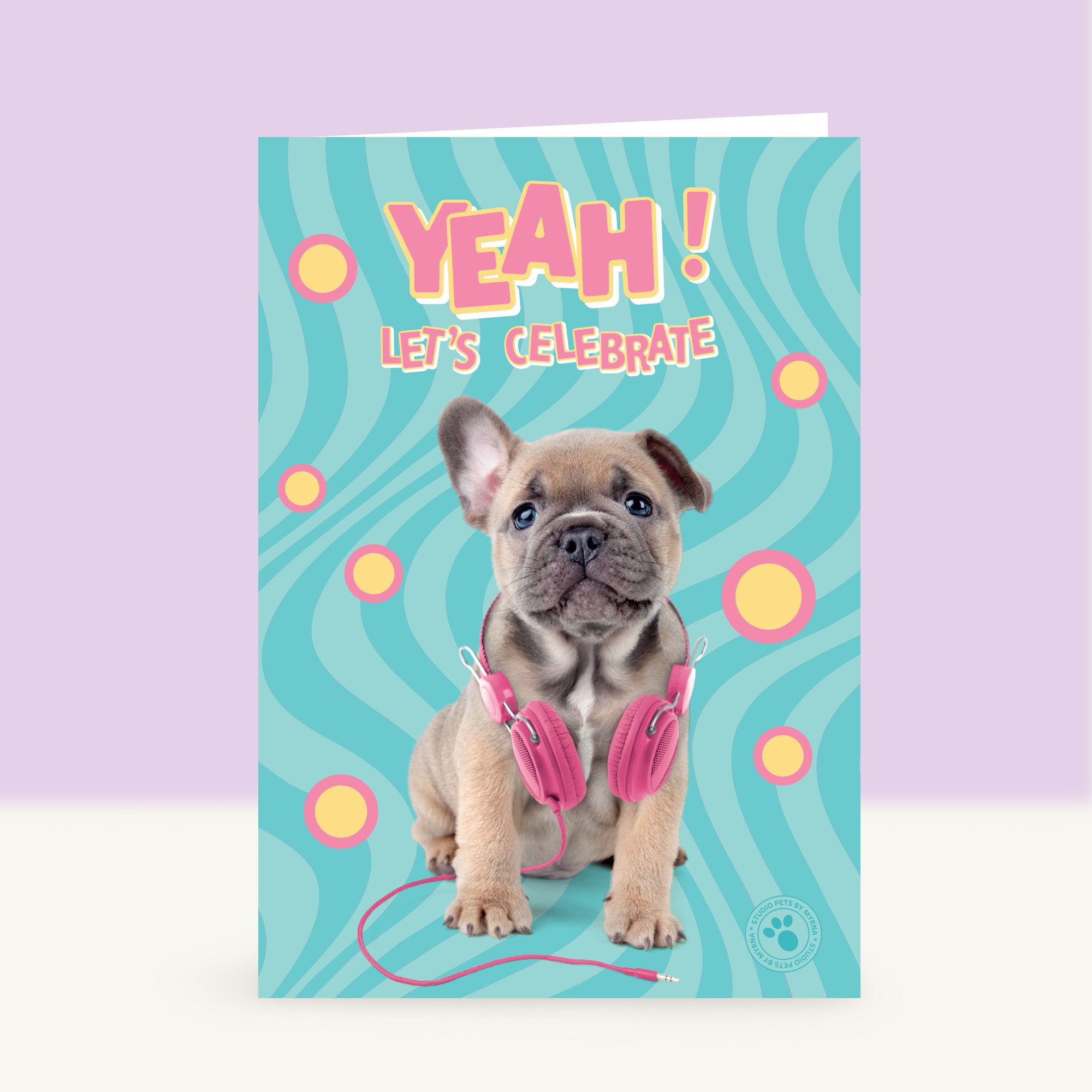 Verjaardagskaart “Yeah Let’s Celebrate” met de Franse Bulldog puppy